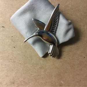 Hummingbird Brooch Silver tone.Not signed Vintage estate Jewelry Good Condition